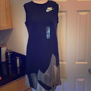 Nike Fleece dress with Geometric Print - Black